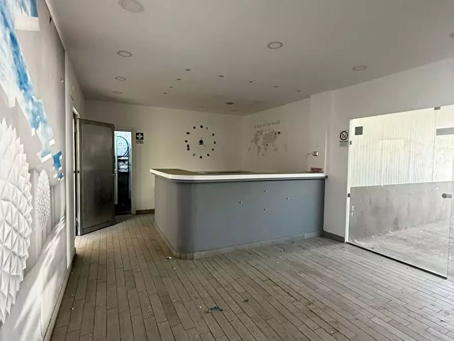 Immagine 14 di Attività commerciale in affitto  in Via Madonna Dell'Arco, snc a Sant'anastasia