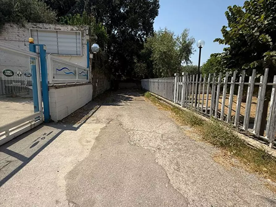 Immagine 2 di Attività commerciale in affitto  in Via Madonna Dell'Arco, snc a Sant'anastasia