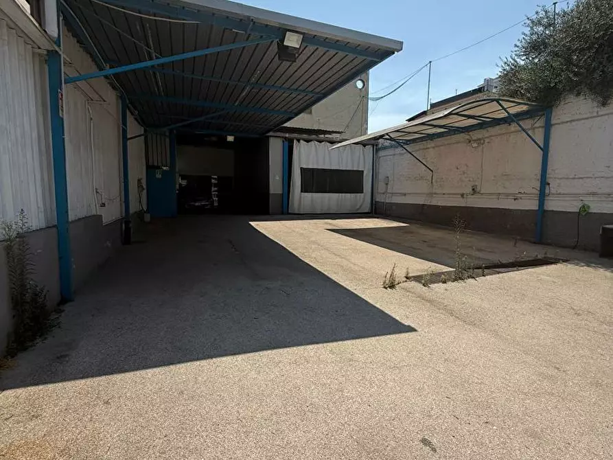 Immagine 4 di Attività commerciale in affitto  in Via Madonna Dell'Arco, snc a Sant'anastasia