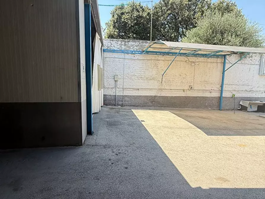 Immagine 6 di Attività commerciale in affitto  in Via Madonna Dell'Arco, snc a Sant'anastasia