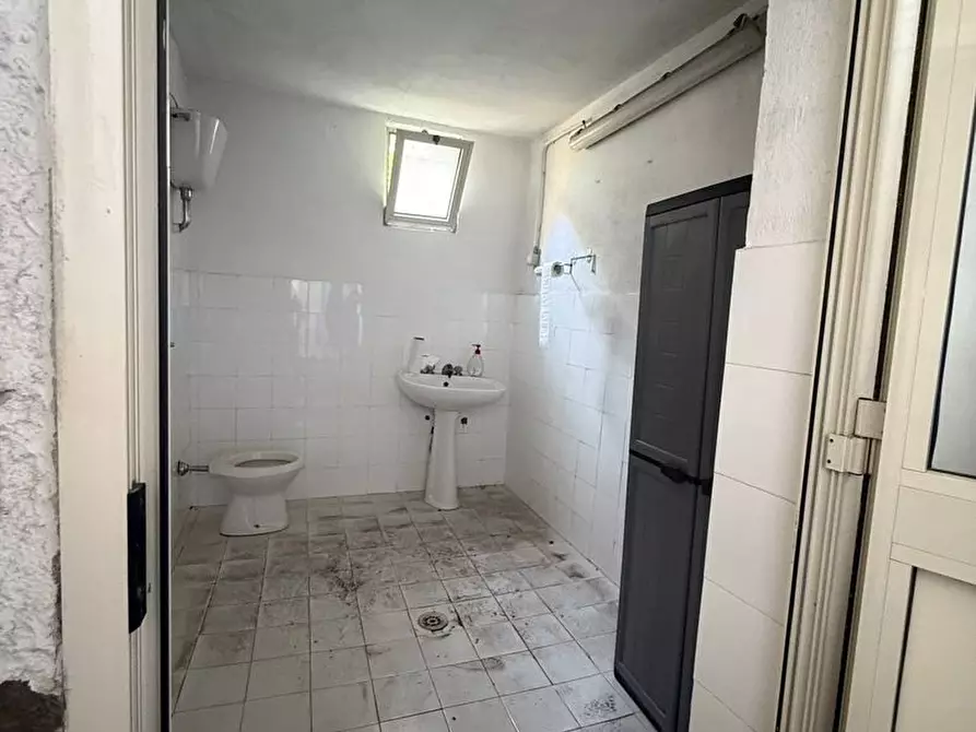 Immagine 17 di Attività commerciale in affitto  in Via Madonna Dell'Arco, snc a Sant'anastasia