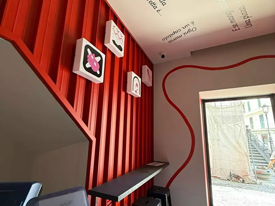 Immagine 4 di Attività commerciale in affitto  in Via Umberto I, snc a Sant'anastasia