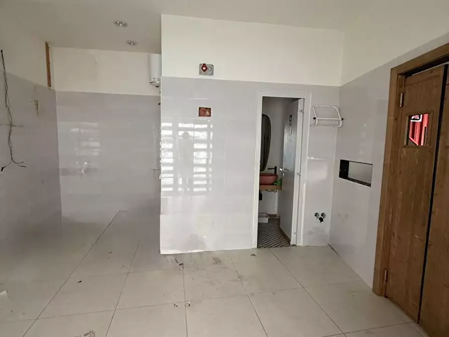 Immagine 10 di Attività commerciale in affitto  in Via Umberto I, snc a Sant'anastasia