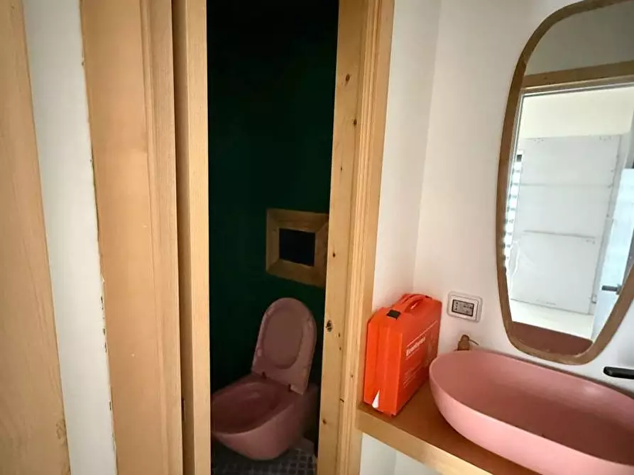 Immagine 2 di Attività commerciale in affitto  in Via Umberto I, snc a Sant'anastasia