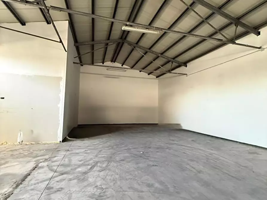 Immagine 8 di Capannone industriale in affitto  in Via Romani, snc a Sant'anastasia