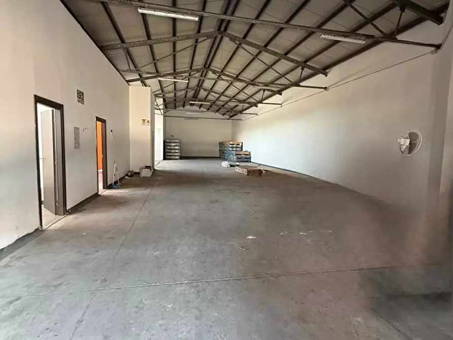 Immagine 3 di Capannone industriale in affitto  in Via Romani, snc a Sant'anastasia