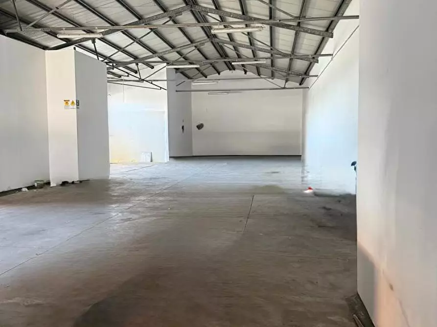 Immagine 12 di Capannone industriale in affitto  in Via Romani, snc a Sant'anastasia