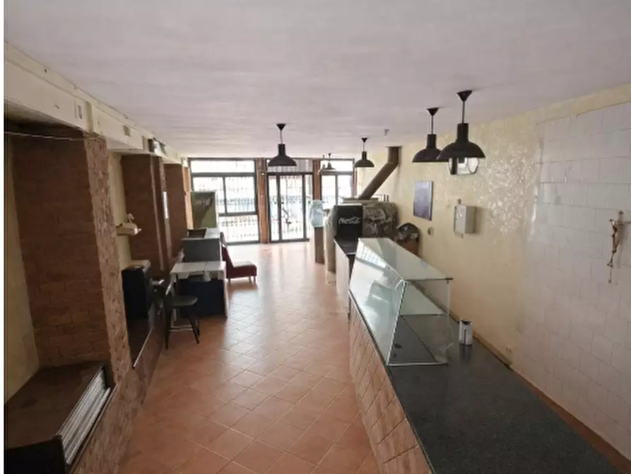 Immagine 11 di Attività commerciale in affitto  in Via Luigi Esposito, SNC a Sant'anastasia