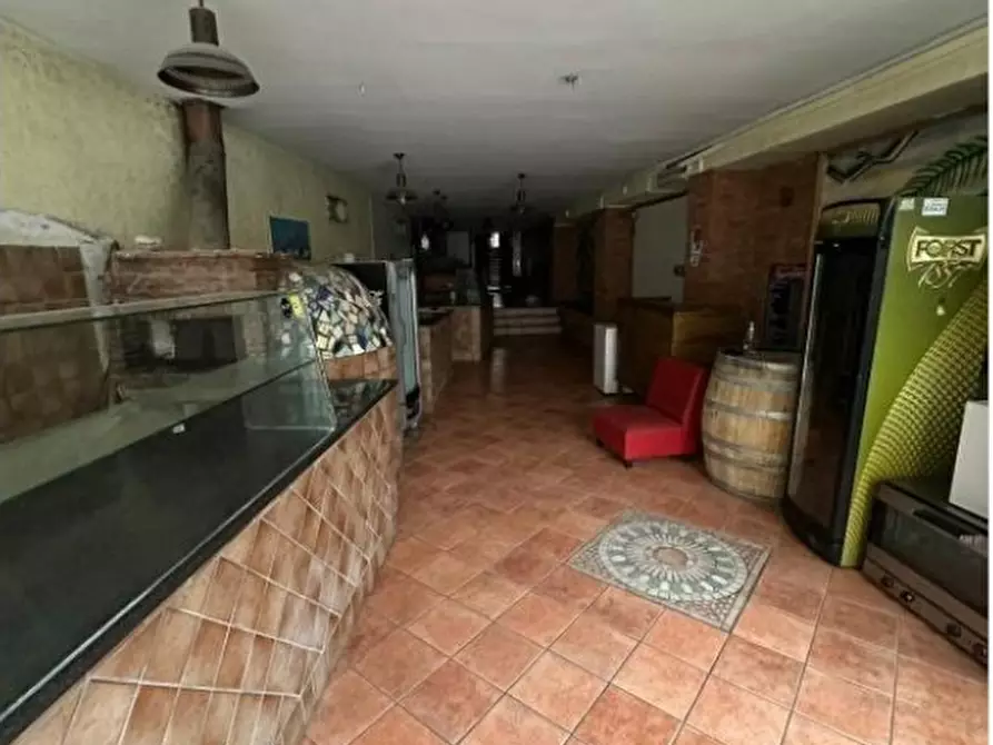 Immagine 3 di Attività commerciale in affitto  in Via Luigi Esposito, SNC a Sant'anastasia