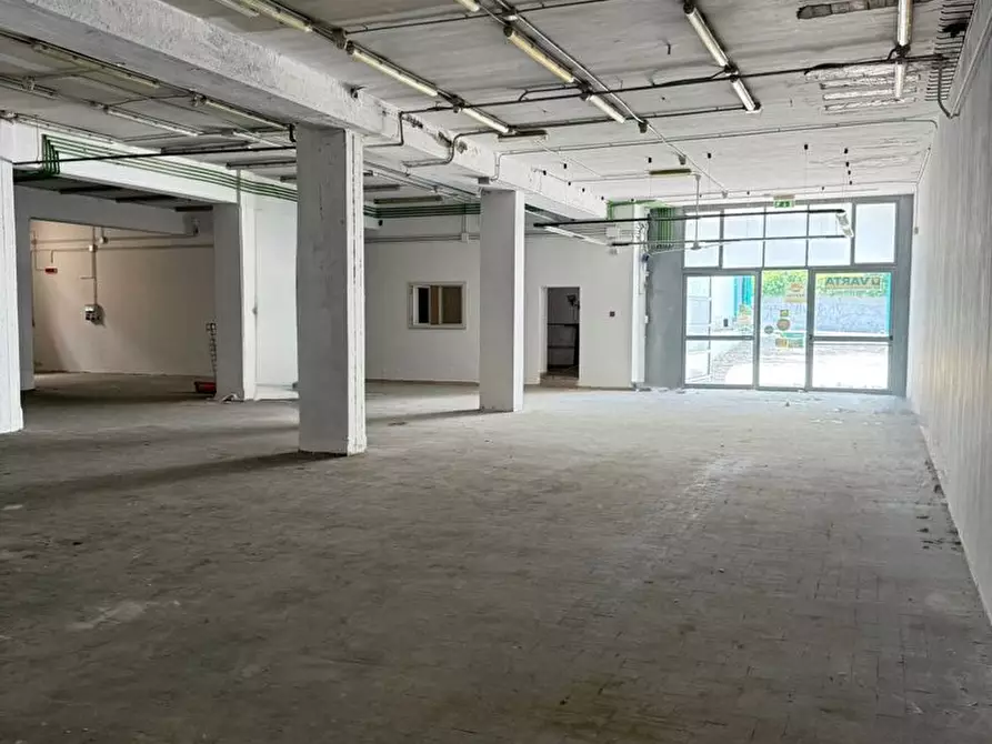 Immagine 7 di Attività commerciale in affitto  in Via Pomigliano, snc a Sant'anastasia