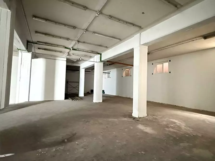 Immagine 3 di Attività commerciale in affitto  in Via Pomigliano, snc a Sant'anastasia