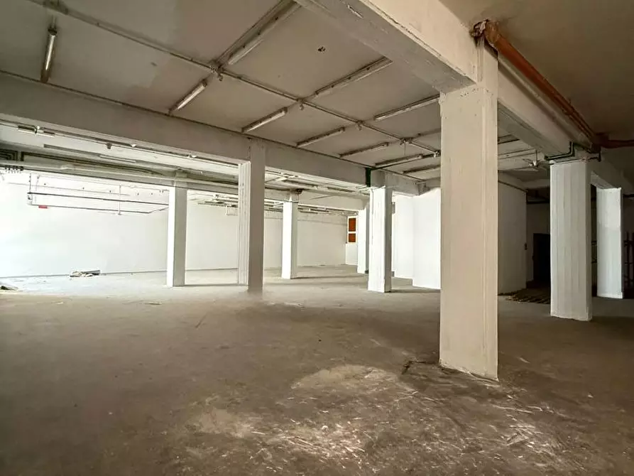 Immagine 4 di Attività commerciale in affitto  in Via Pomigliano, snc a Sant'anastasia