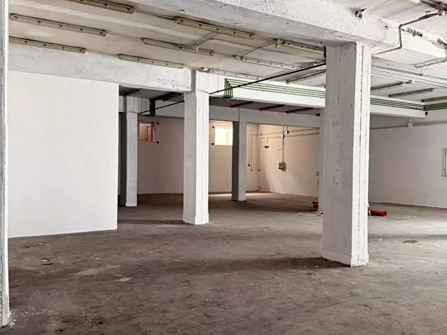 Immagine 8 di Attività commerciale in affitto  in Via Pomigliano, snc a Sant'anastasia