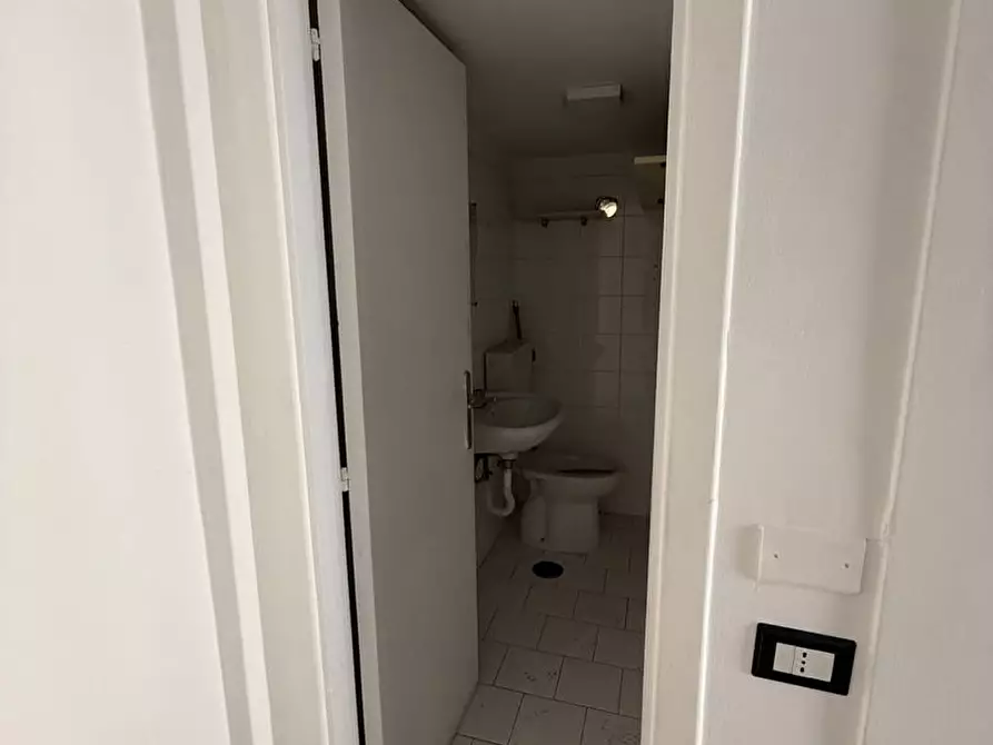 Immagine 3 di Attività commerciale in affitto  in Via Roma, 40 a Sant'anastasia