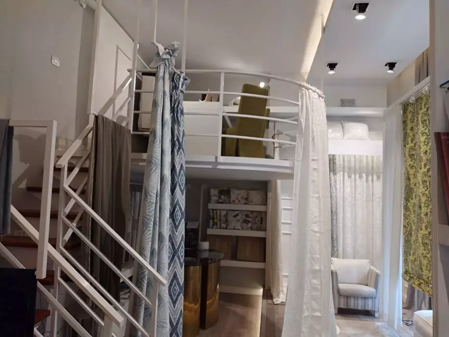 Immagine 2 di Attività commerciale in affitto  in Via Umberto I, snc a Sant'anastasia