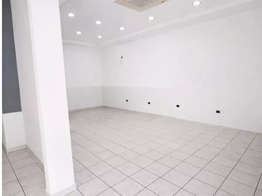 Immagine 4 di Attività commerciale in affitto  in Via Primicerio, snc a Sant'anastasia