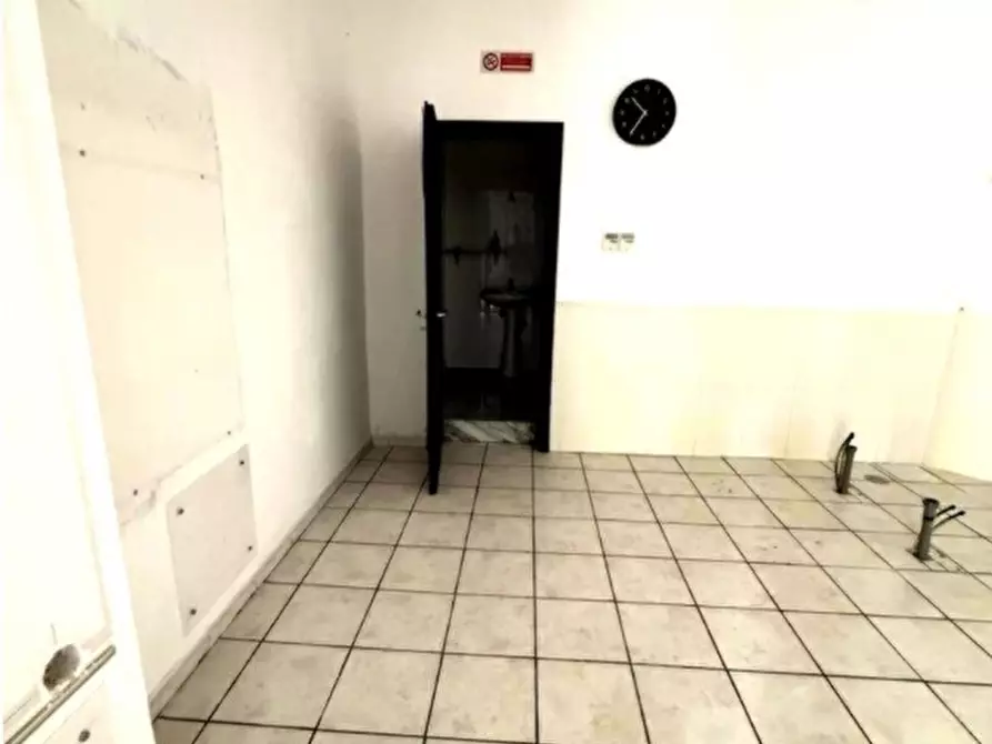Immagine 5 di Attività commerciale in affitto  in Via Primicerio, snc a Sant'anastasia