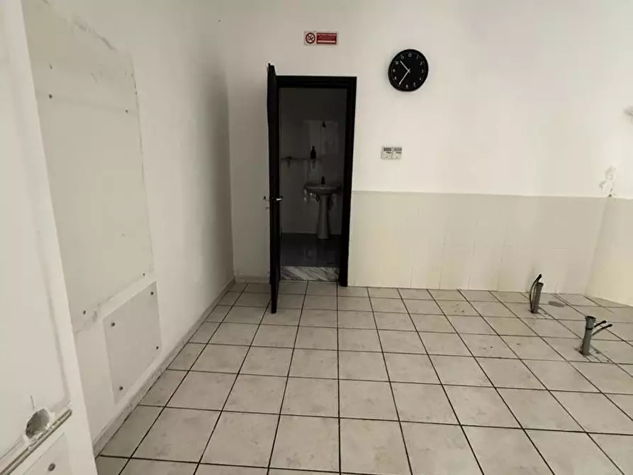 Immagine 2 di Attività commerciale in affitto  in Via Primicerio, snc a Sant'anastasia