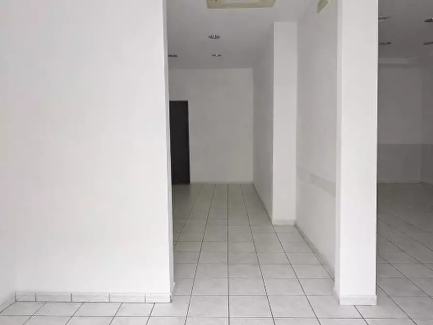 Immagine 8 di Attività commerciale in affitto  in Via Primicerio, snc a Sant'anastasia
