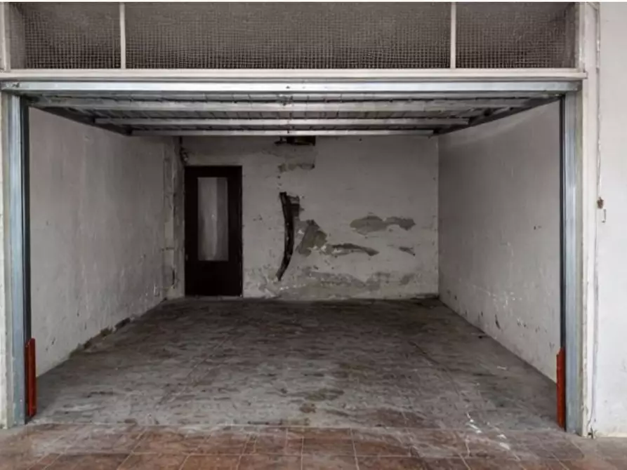 Immagine 12 di Box auto in vendita  in Via Arturo Toscanini, 30 a Sant'anastasia