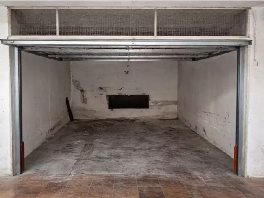Immagine 13 di Box auto in vendita  in Via Arturo Toscanini, 30 a Sant'anastasia