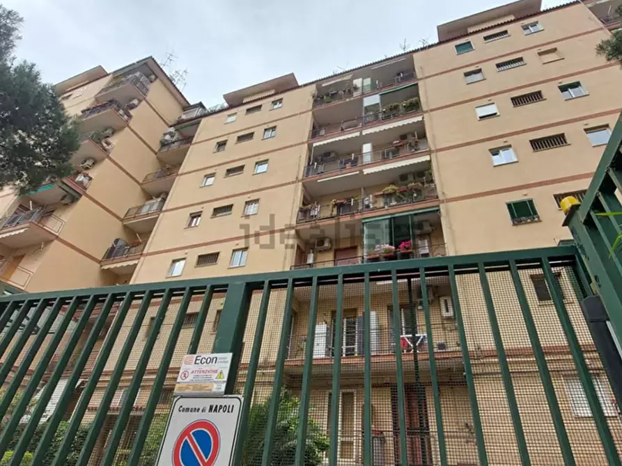 Immagine 4 di Negozio in vendita  in Via confalone a Napoli