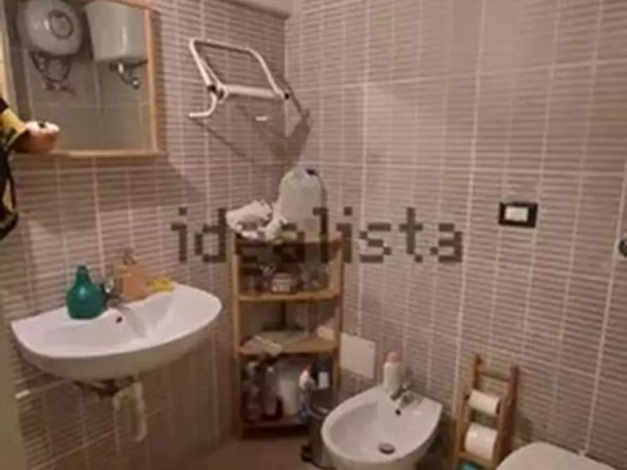 Immagine 6 di Negozio in vendita  in Via confalone a Napoli