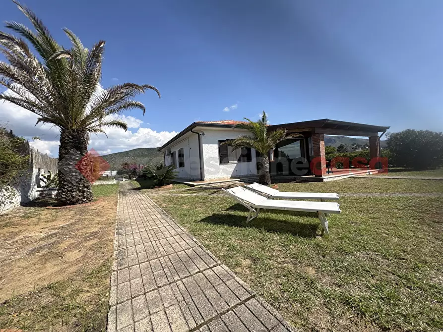 Immagine 1 di Villa in vendita  in Via DEL LAGO LUNGO, 789 a Sperlonga