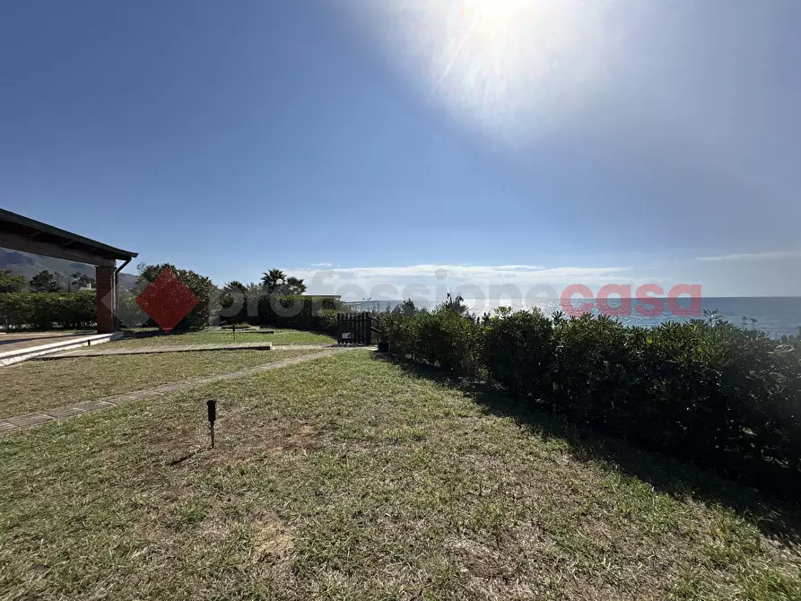 Immagine 3 di Villa in vendita  in Via DEL LAGO LUNGO, 789 a Sperlonga