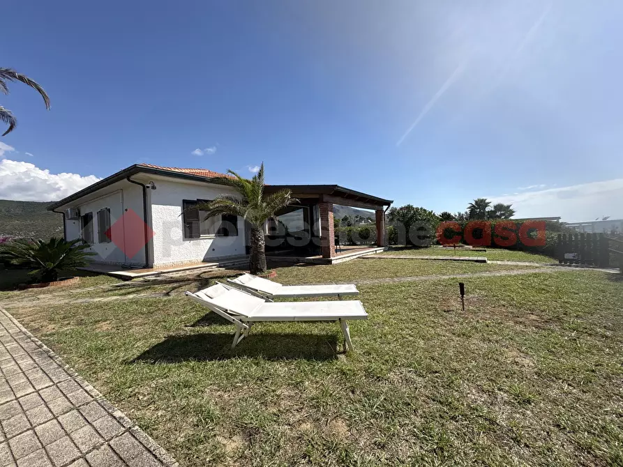 Immagine 2 di Villa in vendita  in Via DEL LAGO LUNGO, 789 a Sperlonga