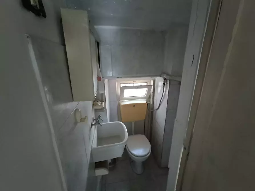 Immagine 9 di Attività commerciale in affitto  in Via Argentieri, 13 a Messina