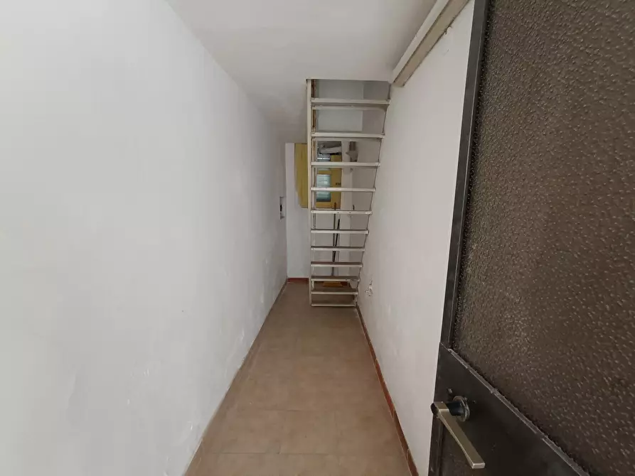 Immagine 5 di Attività commerciale in affitto  in Via Argentieri, 13 a Messina