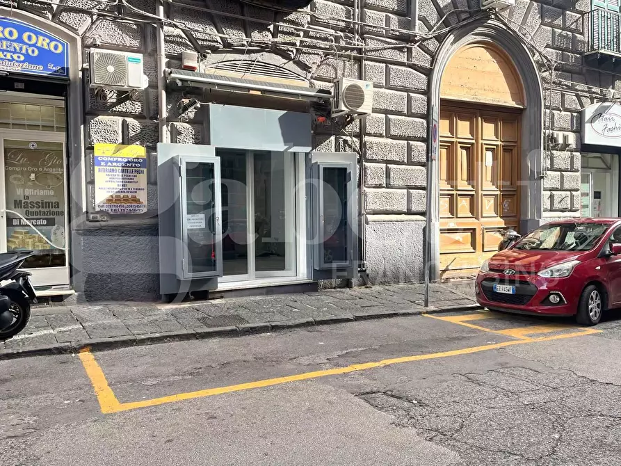 Immagine 1 di Negozio in affitto  in Via macedonio melloni a Napoli