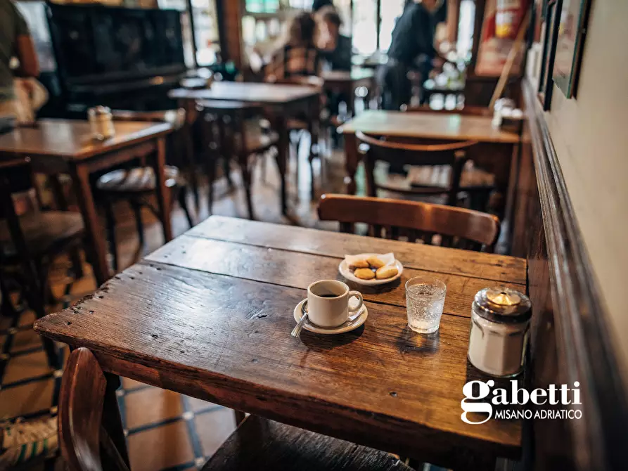 Immagine 9 di Negozio in vendita  in Via Mancini a Cattolica