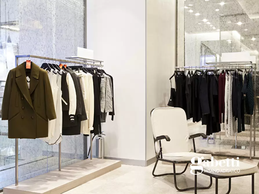 Immagine 1 di Negozio in vendita  in Via Mancini a Cattolica