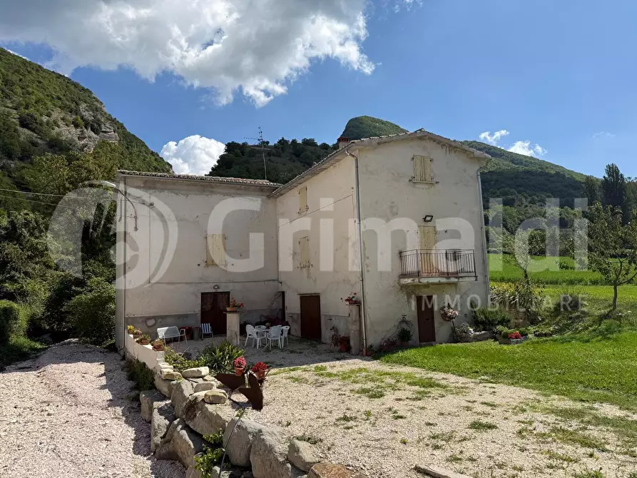 Immagine 9 di Casa indipendente in vendita  in Strada statale flaminia a Scheggia E Pascelupo