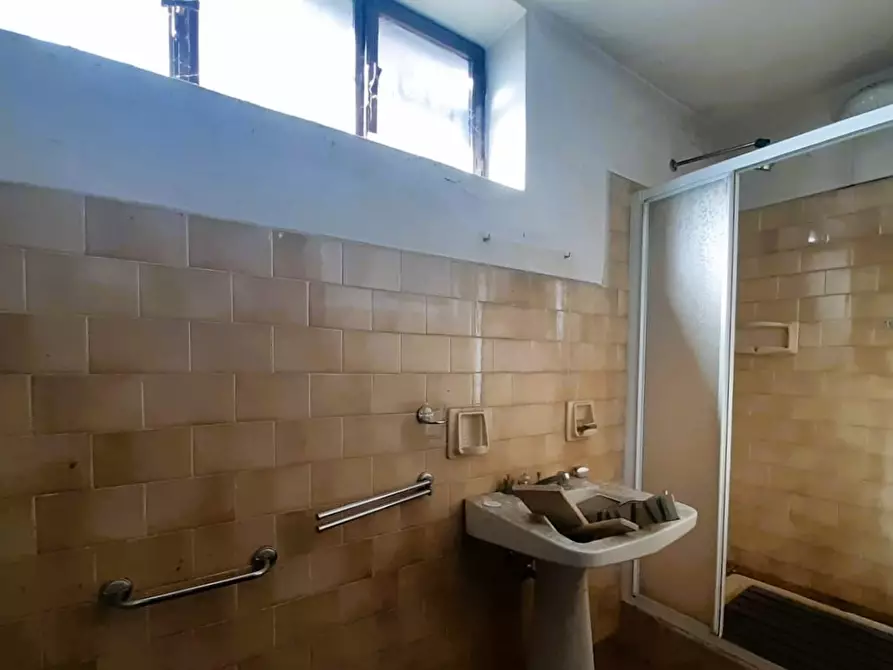 Immagine 34 di Villa in vendita  in Via roma, 83 a Castronno