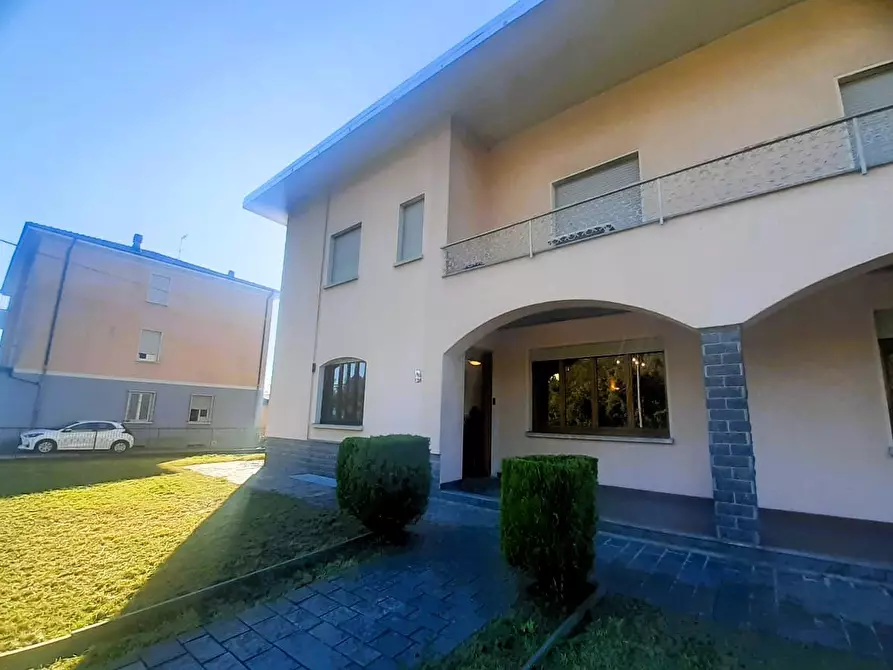 Immagine 47 di Villa in vendita  in Via roma, 83 a Castronno