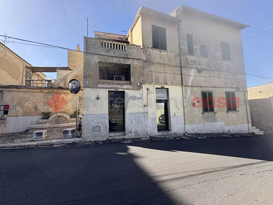 Immagine 1 di Negozio in vendita  in Via PORTA ROMANA, 46 a Terracina