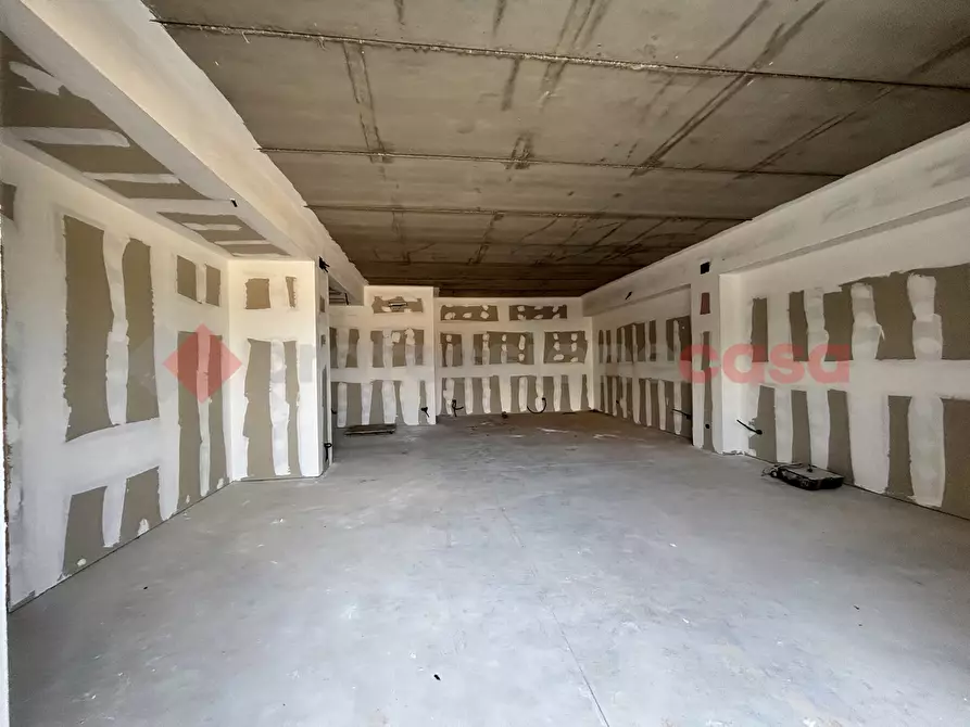 Immagine 4 di Negozio in vendita  in Via la stazza, 1 a Alatri