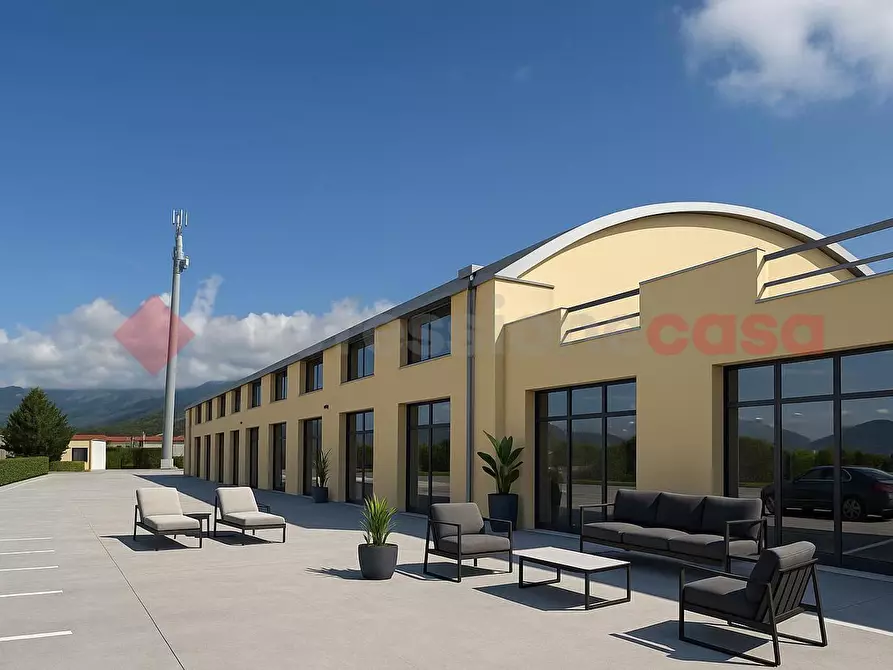 Immagine 11 di Negozio in vendita  in Via la stazza, 1 a Alatri