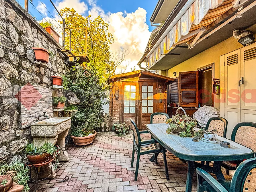 Immagine 1 di Appartamento in vendita  in Via san benedetto, 32 a Torre Cajetani