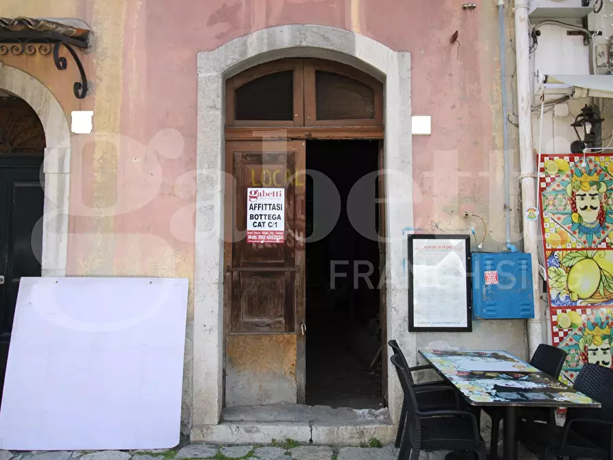 Immagine 1 di Negozio in affitto  in Piazza San Pancrazio a Taormina