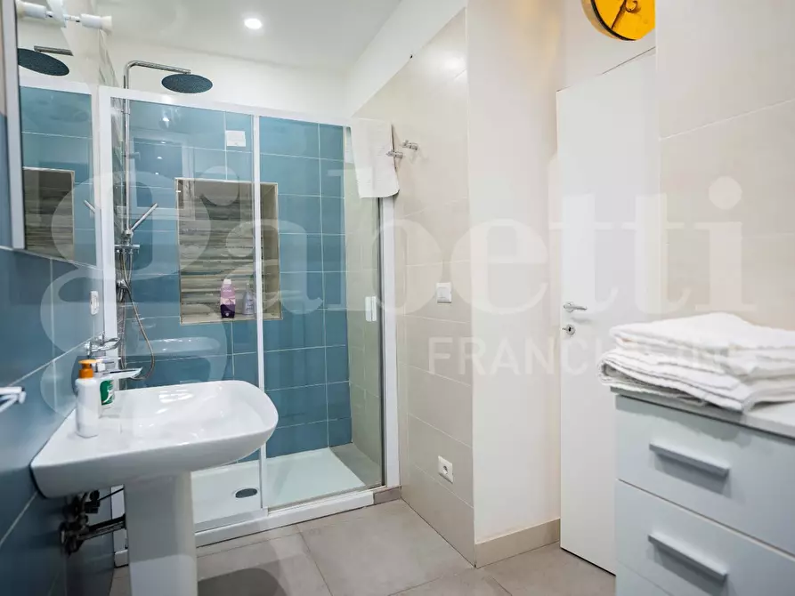 Immagine 4 di Negozio in vendita  in Via Alessandro Manzoni, 64 a Catania