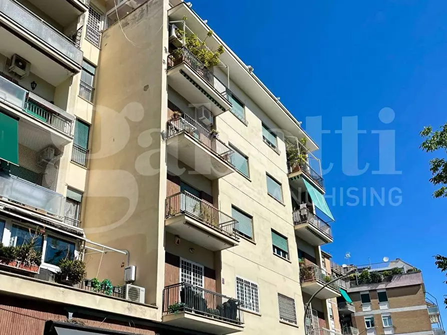 Immagine 2 di Appartamento in vendita  in Via MARCO BESSO, 10 a Roma