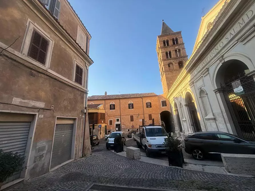 Immagine 3 di Appartamento in vendita  in Piazza del Duomo, 6 a Tivoli