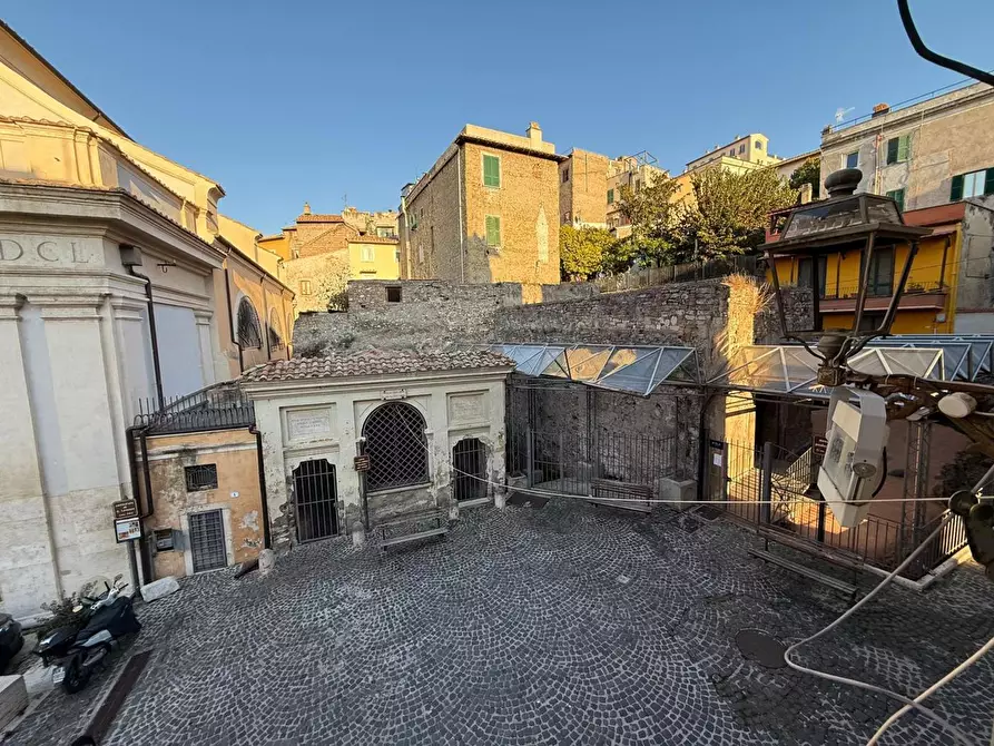 Immagine 17 di Appartamento in vendita  in Piazza del Duomo, 6 a Tivoli