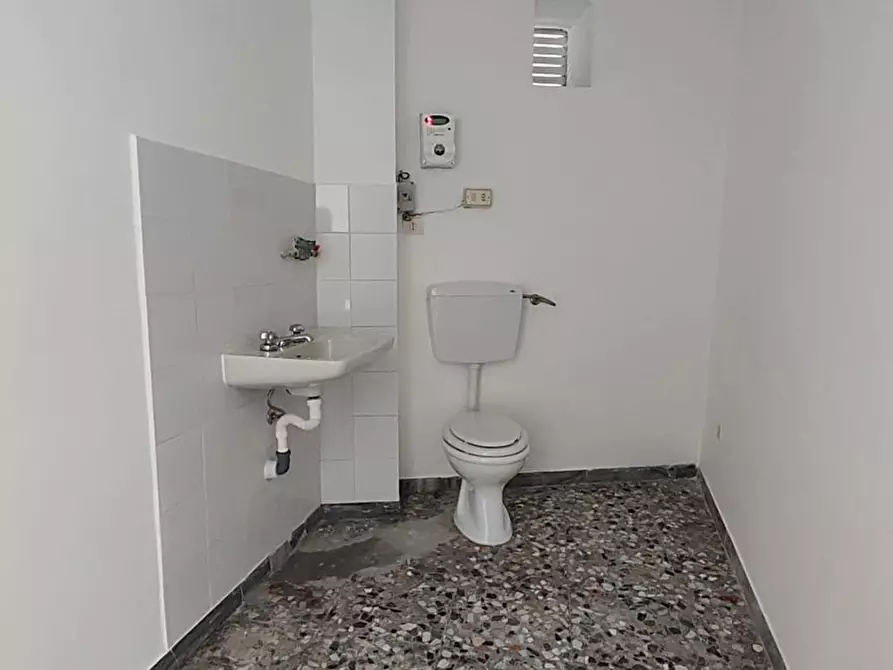 Immagine 7 di Negozio in affitto  in Via ORAZIO CASTELLI a San Severo