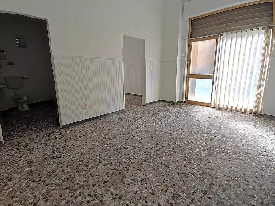 Immagine 4 di Negozio in affitto  in Via ORAZIO CASTELLI a San Severo