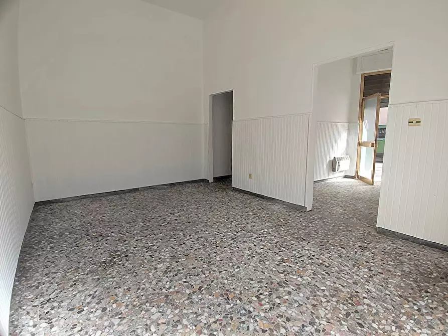 Immagine 3 di Negozio in affitto  in Via ORAZIO CASTELLI a San Severo
